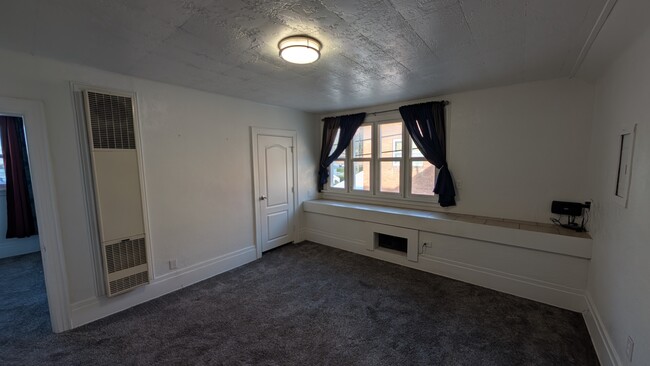 Building Photo - 118 E Forest St