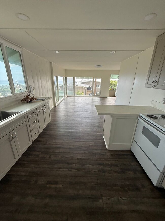 Building Photo - For Rent – 2BR / 1BA Home with Stunning Kahala Mountain View