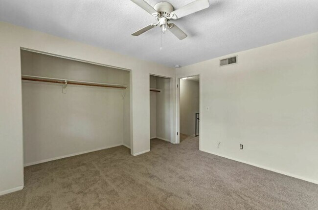 Building Photo - Hardin Place #G