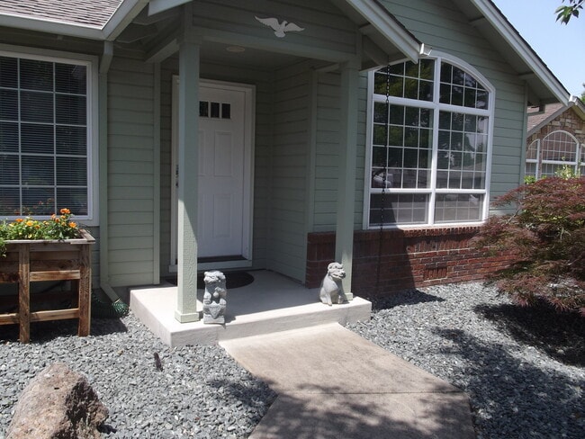 Building Photo - NIce Home