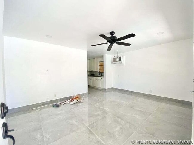 Building Photo - 660 NE 34th Ct