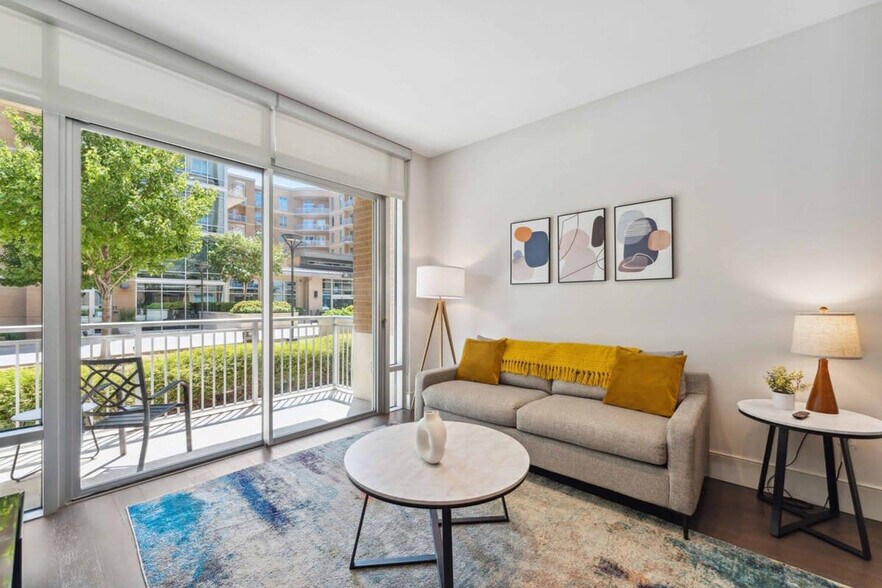 Primary Photo - 9845 N Central Expy