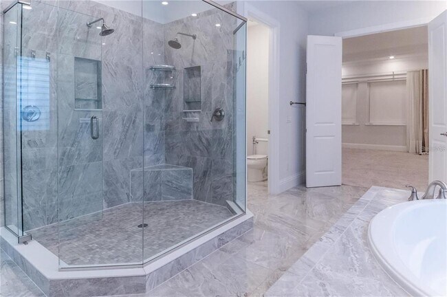 Building Photo - 13125 Casabella Dr