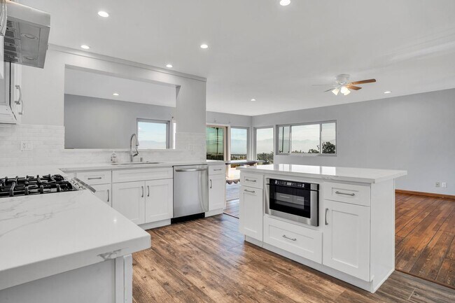 Building Photo - 15470 Longbow Dr