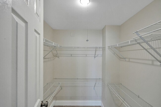 Building Photo - 4810