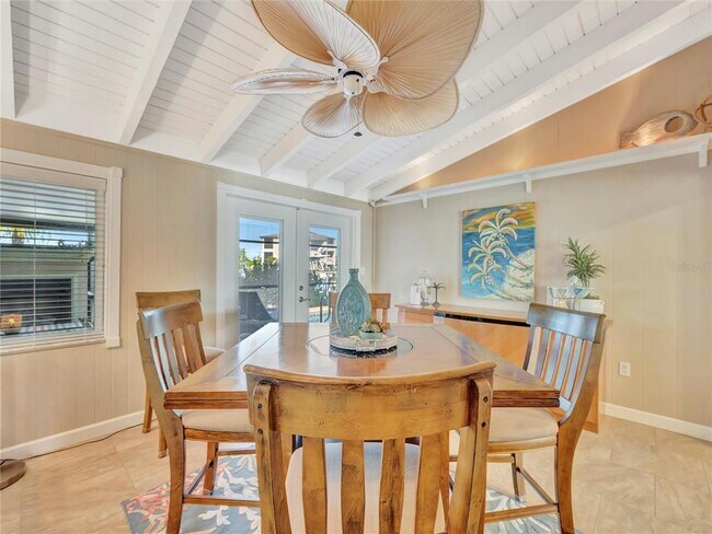 Building Photo - 10432 Sandpiper Rd W