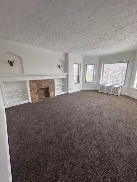 Building Photo - 8014 S Vernon Ave