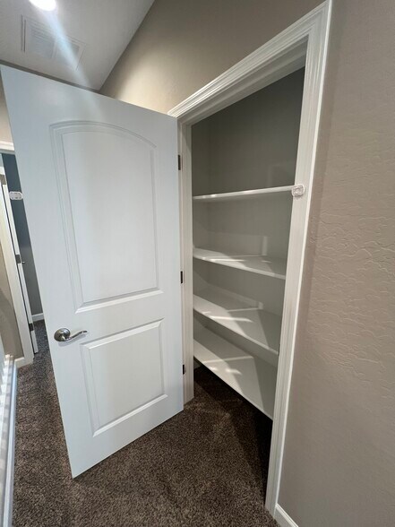 Building Photo - 1255 N Arizona Ave