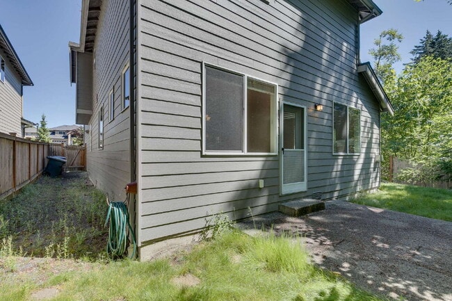Building Photo - Luxury Home in Kenmore / Bothell!