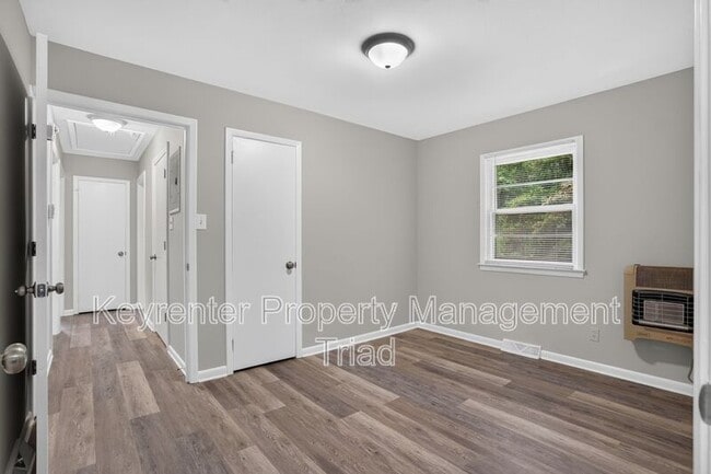 Building Photo - 300 Martingale Dr