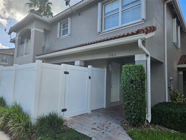Building Photo - 12611 SW 54th Ct