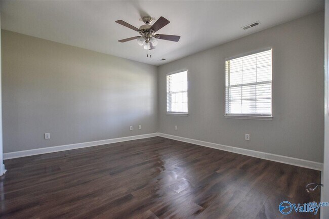 Building Photo - 109 Cove Crest Dr