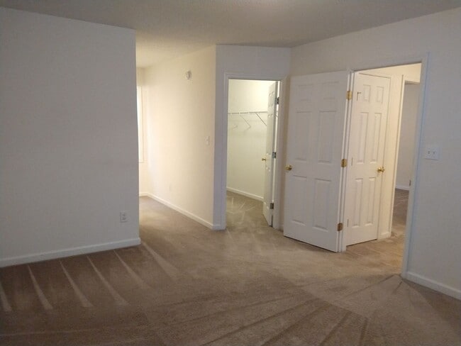 Building Photo - 109 E Coopers Ct