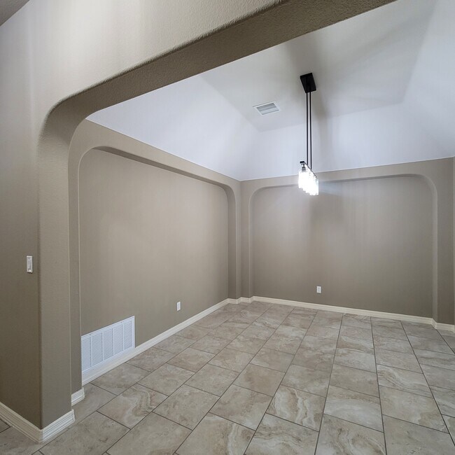 Building Photo - 14513 Meadow Lawn