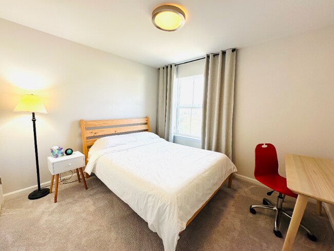 Building Photo - 4740 Canterbury Rd