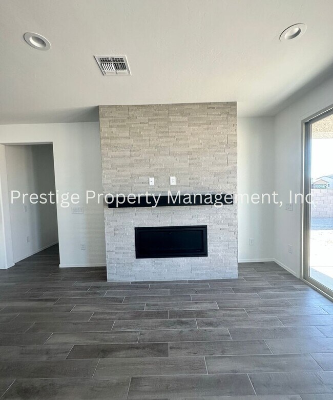 Building Photo - You Have To See The Beautiful 4/2 New Buil...
