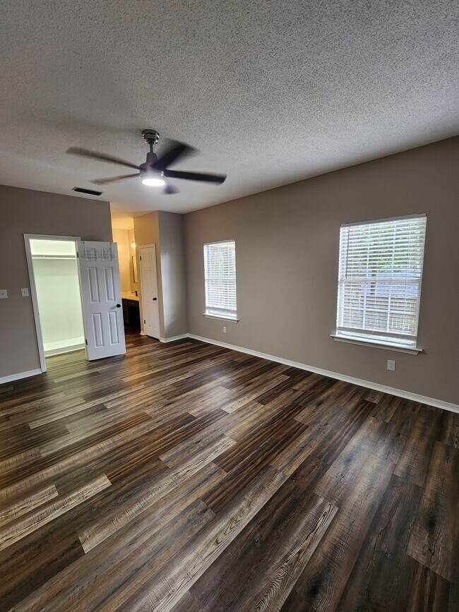 Building Photo - 100 Dunbar Loop