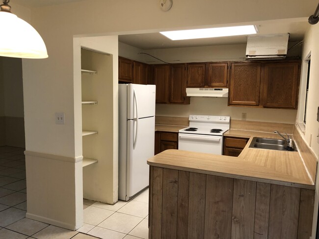 Building Photo - 2811 SW Archer Rd