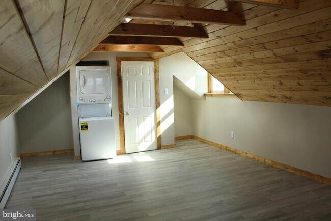 Building Photo - 739 S Main St