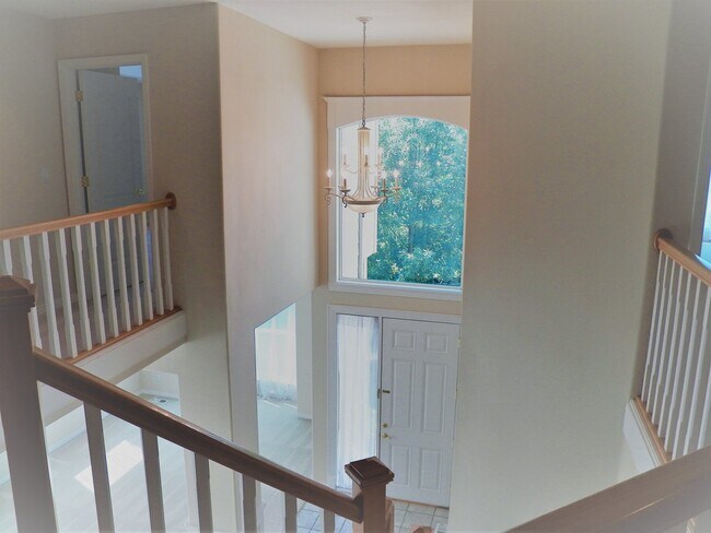 Building Photo - **PENDING** Wonderful West Linn Home!