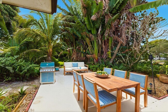 Building Photo - 2700 Yarmouth Dr