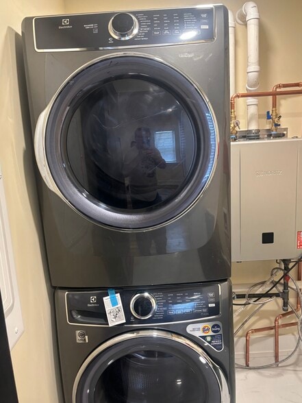 Building Photo - 2188 W 31st St