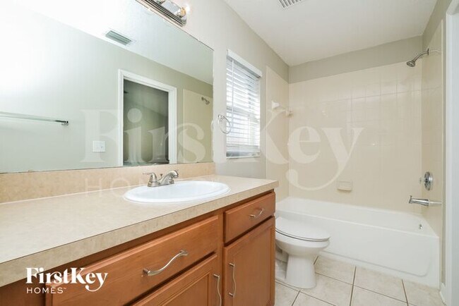 Building Photo - 10529 San Travaso Dr