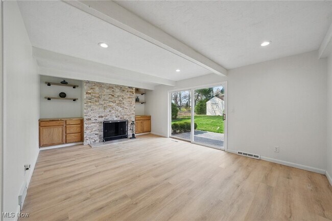 Building Photo - 33115 Ledge Hill Dr