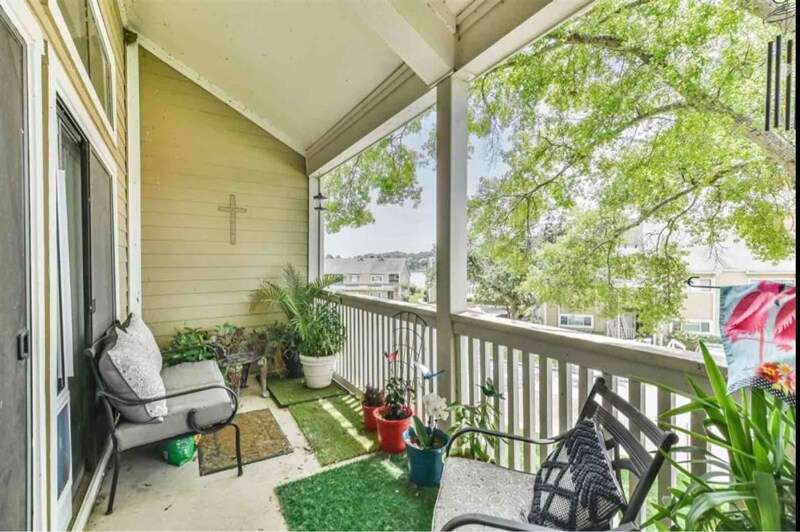 Building Photo - 124 April Point Dr S