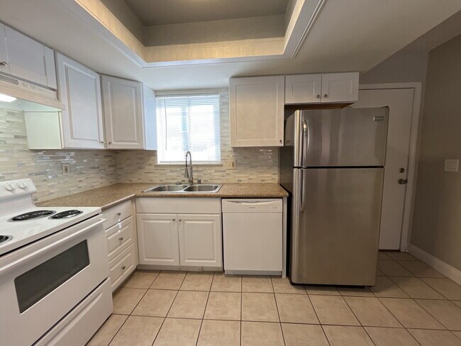 Building Photo - Don't miss the opportunity to call this co...