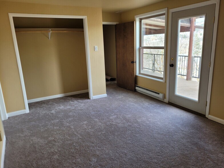 Building Photo - 195 Riverview Dr