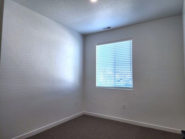 Building Photo - 362 N Lagrasse Ln