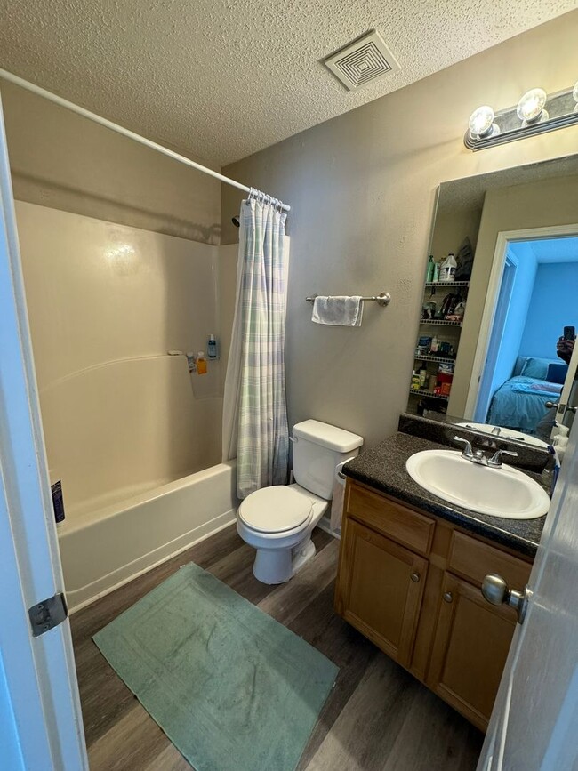 Building Photo - Awesome Standalone Townhouse at Bridgewater!