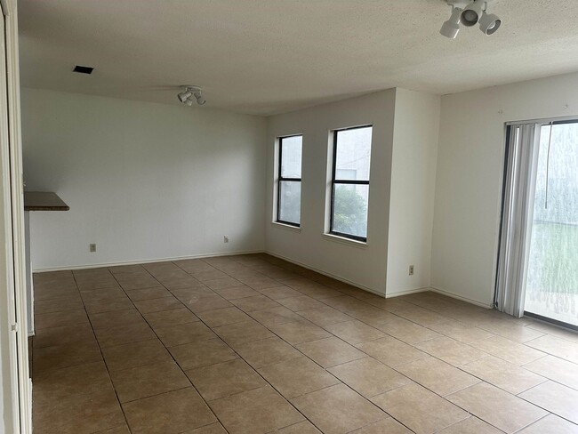 Building Photo - 100 W Village Blvd