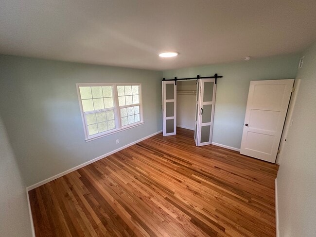 Building Photo - Cute NE 2 Bedroom, 1 Bath Home close to Hancock College