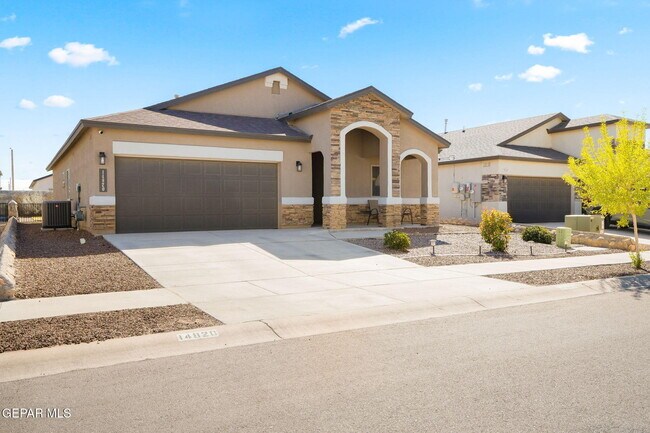 Building Photo - 14820 Mike a Mendoza Ave