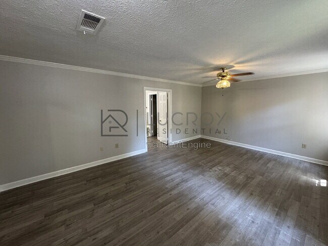Building Photo - 33 Sandlewood Dr