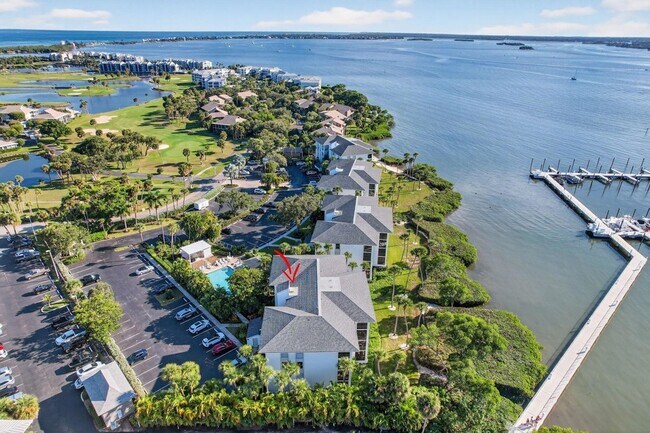 Building Photo - 390 NE Edgewater Dr