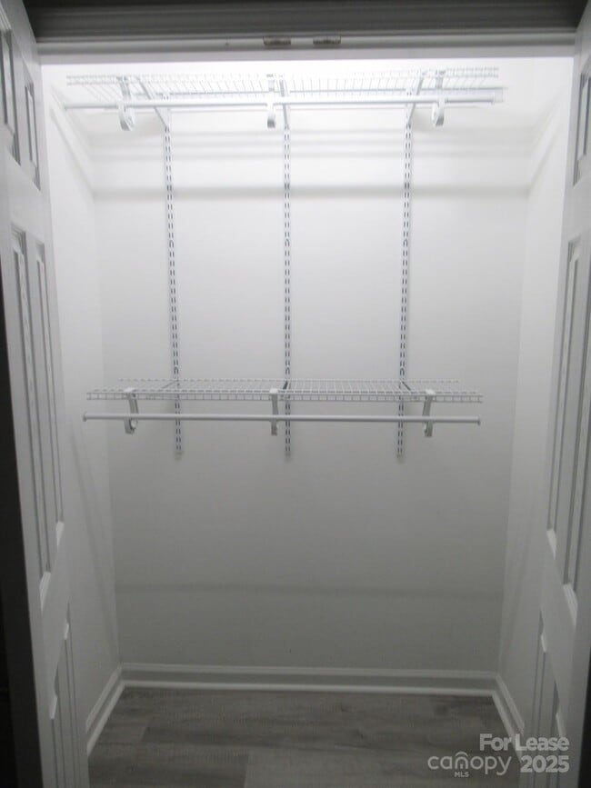 Building Photo - 1735 River Rd