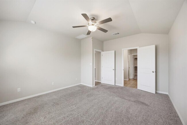 Building Photo - 809 Russet Rock Dr