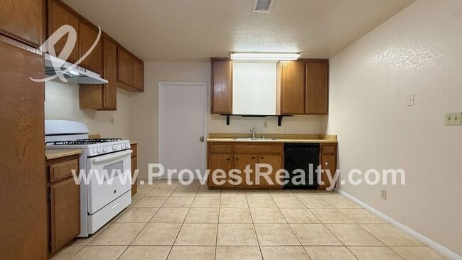 Building Photo - 15952 Sequoia St