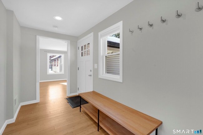 Building Photo - 10 Elm Ave