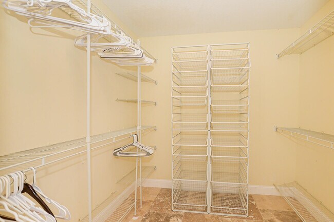 Building Photo - 4079 Garden Villas Ct