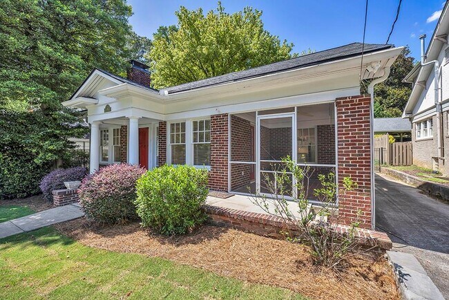 Primary Photo - 876 Courtenay Dr NE