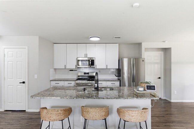 Building Photo - 8027 Dauntless Dr