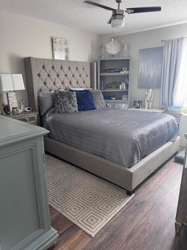 Building Photo - 390 Saxony Way