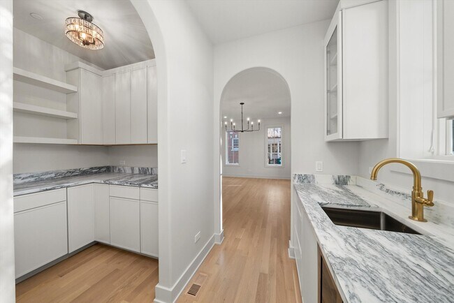 Building Photo - 1037 Belleforte Ave