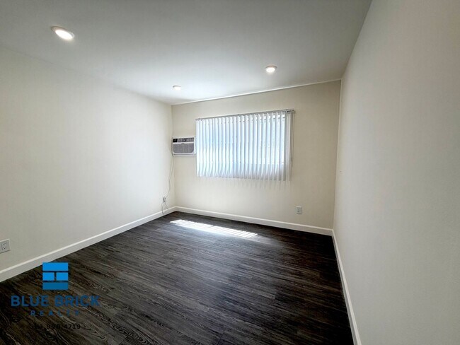 Building Photo - 5130 Yarmouth-23