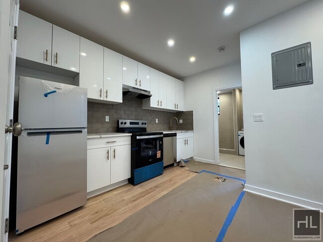 Building Photo - 41-15-41-31 31st Ave