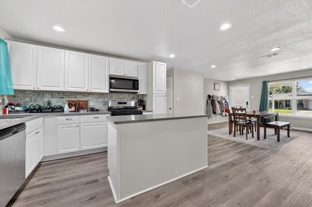 Building Photo - 324 N Shore Pl